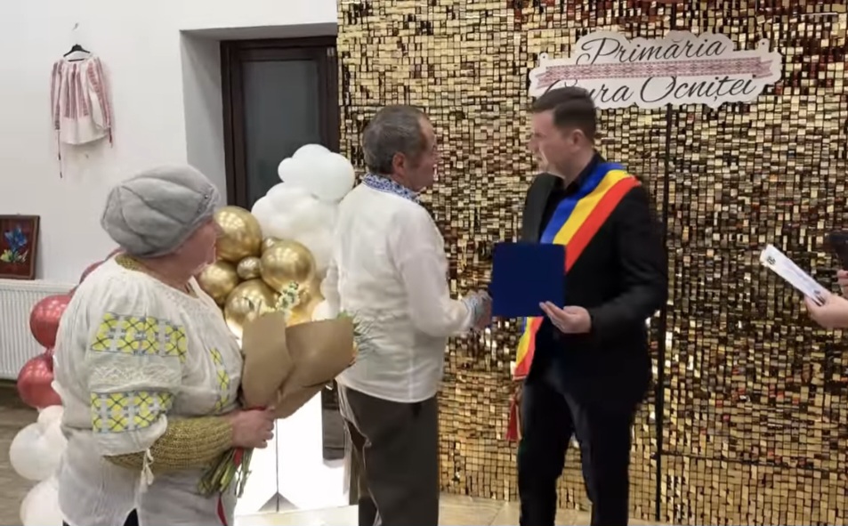 Primăria Gura Ocniței, sub îndrumarea primarului interimar Liviu Vasilescu, a organizat un eveniment emoționant cu ocazia Zilei Îndrăgostiților