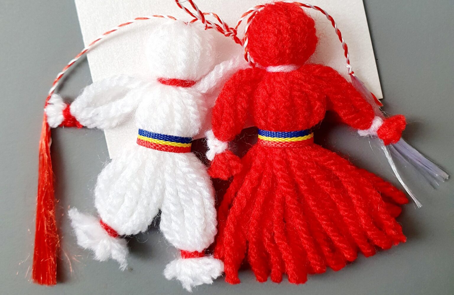 Pe 1 martie, românii sărbătoresc cu mult drag Mărțișorul, simbolul primăverii, al norocului și al începuturilor noi. Dar această tradiție are rădăcini