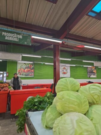 Piața 1 Mai din Titu s-a redeschis complet renovată și modernizată Ieri, 6 februarie 2025, primarul Laurențiu Costache a anunțat redeschiderea Pieței 1 Mai din Titu, după două săptămâni de lucrări intense