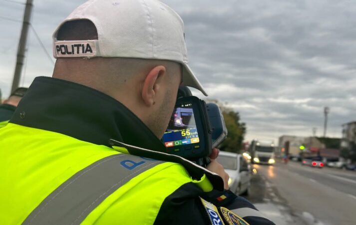 Radarele în acțiune pe drumurile din Dâmbovița: Atenție sporită în trafic! Astăzi, 7 februarie 2025, autoritățile din județul Dâmbovița au amplasat radare pe mai multe tronsoane de drum, pentru a asigura siguranța
