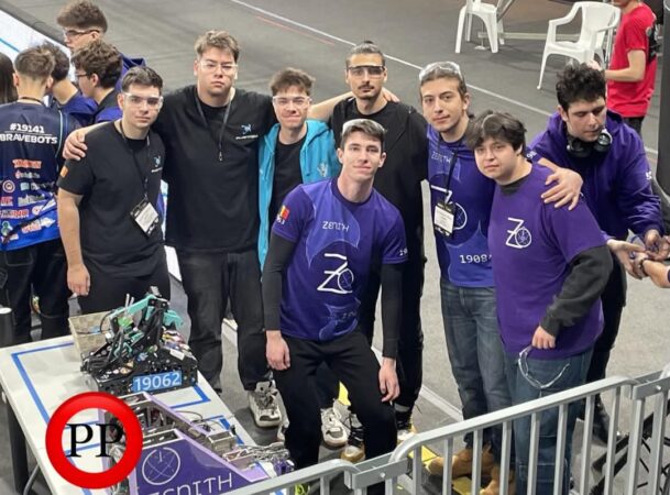 Echipa Phantom Robotics de la C.N. „Constantin Carabella” din Târgoviște se califică la Naționala de Robotică 2025 În perioada 7-9 februarie 2025, la Pitești, a avut loc Regionala Sud a Campionatului Național de Robotică FTC România, iar echipele de la C.N. Constantin Carabella din Târgoviște