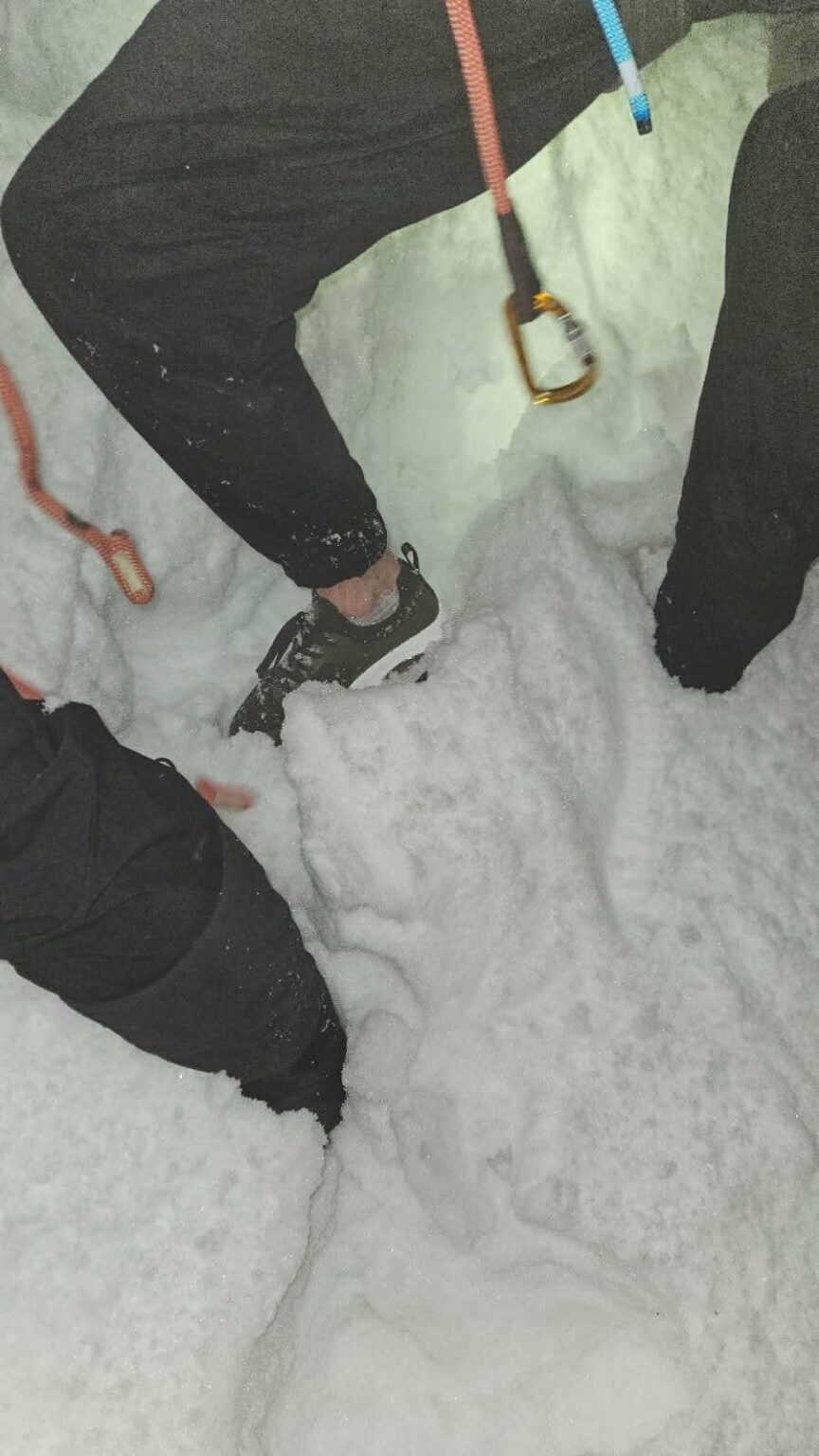 Salvamontiștii duc o luptă constantă cu inconștiența turiștilor care se aventurează pe munte Salvamontiștii se confruntă zilnic cu provocări deosebite, luptându-se nu doar cu condițiile de teren și vremea imprevizibilă