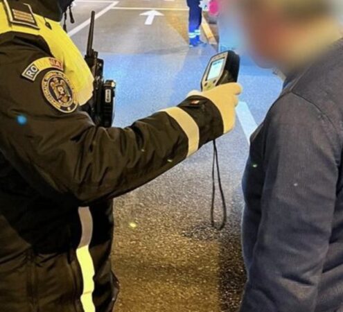 Pericol pe șoselele din Dâmbovița: Șoferi băuți, depistați de poliție În noaptea de 23 februarie, polițiștii din Dâmbovița au oprit un bărbat de 42 de ani, din comuna Pucheni, pe DN72 A, în localitatea Malu cu Flori.
