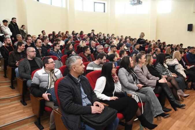 Universitatea „Valahia” din Târgoviște: Workshop dedicat protecției cibernetice în era NIS2 și DORA Universitatea „Valahia” din Târgoviște a fost gazda unui eveniment deosebit, în cadrul căruia s-a discutat despre provocările și reglementările recente în domeniul securității cibernetice.