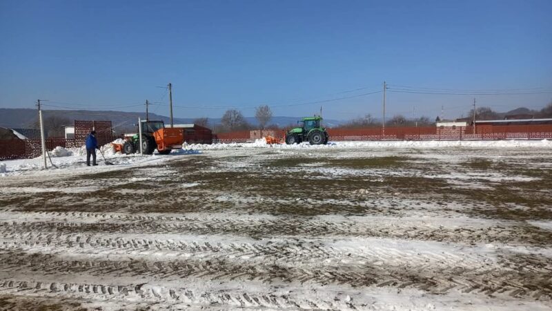 ACS Viitorul Voinești pregătește terenul pentru reluarea Ligii a 4-a ACS Viitorul Voinești își concentrează toate eforturile pentru pregătirea terenului de fotbal, astfel încât echipa să fie gata pentru primul meci