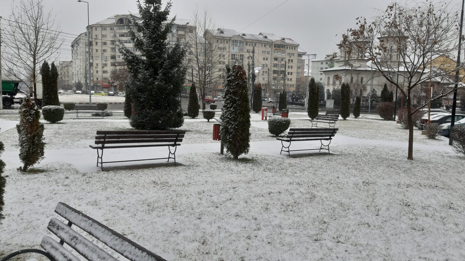 Atenționare meteo: Ninsori așteptate astăzi în sudul județului Dâmbovița, inclusiv în Târgoviște Meteorologii prognozează ninsori în zona de sud a județului Dâmbovița, inclusiv în Târgoviște, astăzi, 18 februarie. Conform celor mai recente estimări, stratul de zăpadă ar putea crește semnificativ, atingând valori de 5-10 cm în zonele joase și chiar mai mult în regiunile montane.