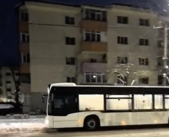 Primarul Cristian Daniel Stan anunță curse suplimentate pentru transportul public din Târgoviște, în condiții de COD GALBEN de GER În contextul avertizărilor meteorologice de temperaturi extrem de scăzute, primarul municipiului Târgoviște, Cristian Daniel Stan, a anunțat suplimentarea curselor de transport