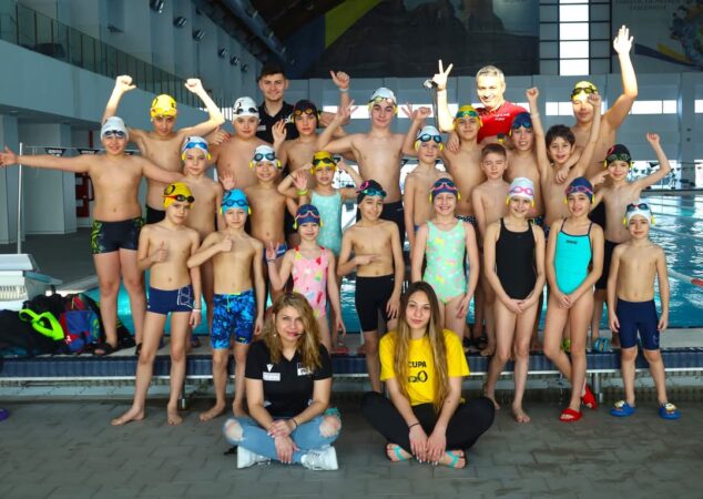 Cantonament de excepție pentru înotătorii piteșteni la Târgoviște Echipa de înotători de la Club Sportiv Berca 2000 - B2O din Pitești se află în primul lor cantonament la Târgoviște, iar Complexul Turistic de Natație este locul perfect pentru pregătirea lor intensă!