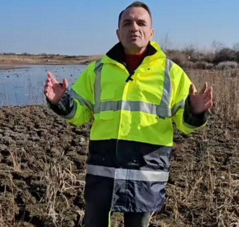 Primăria Târgoviște lansează un proiect de transformare radicală a lacului Priseaca, un parc urban de 60.000 mp Municipiul Târgoviște se pregătește să facă un pas important spre un viitor verde și modern, printr-un proiect spectaculos care va schimba radical fața zonei lacului Priseaca.