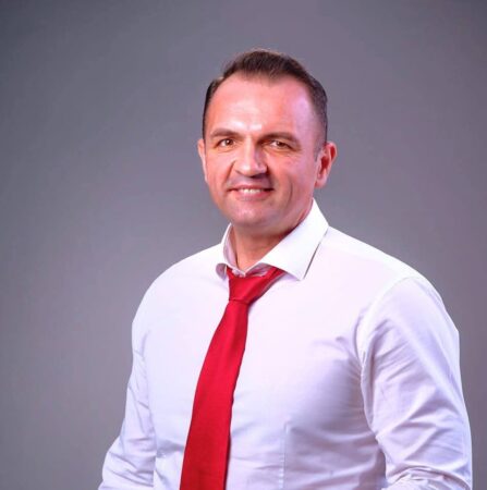 Primarul Daniel Cristian Stan: 10 ani de la începutul carierei la conducerea municipiului Târgoviște Daniel Cristian Stan, primarul municipiului Târgoviște, marchează un moment important în cariera sa, împlinind 10 ani de când a preluat pentru prima dată conducerea orașului.