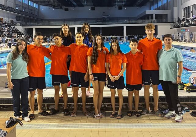 O delegație impresionantă din Târgoviște a participat zilele trecute la prestigiosul concurs Cupa Ligii Performanței în Natație Open 2025