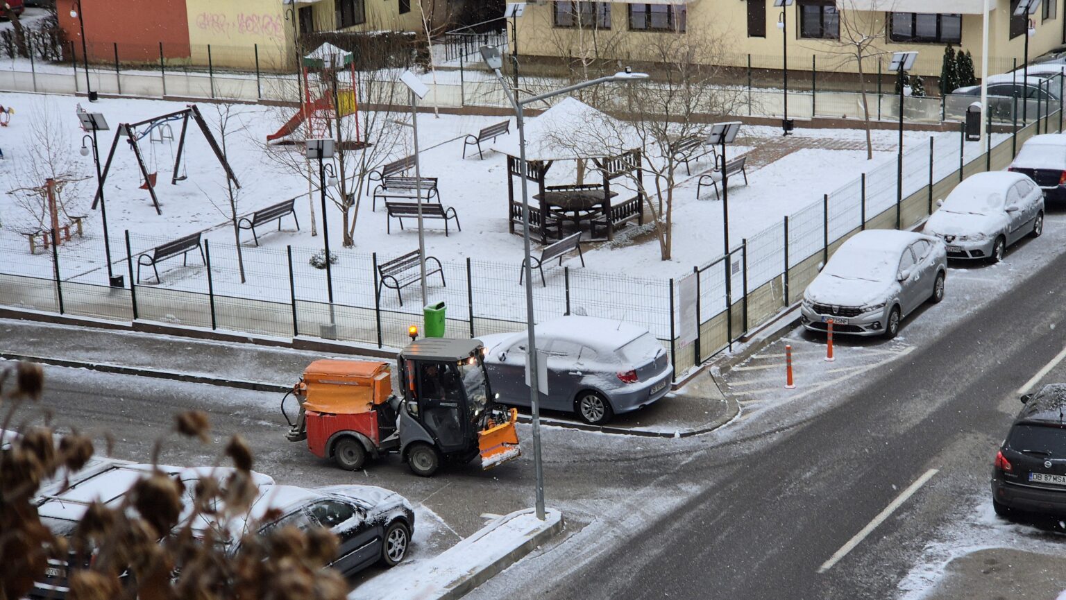 Primăria Târgoviște: Deszăpezire rapidă și măsuri de siguranță în fața poleiului În fața ninsorii, temperaturilor scăzute și a fenomenului de polei care a afectat municipiul Târgoviște, autoritățile au activat un plan rapid de intervenție