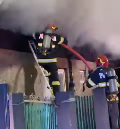 Tragedie la Dobra: Un incendiu devastator a luat viața unei persoane Un incendiu violent a izbucnit înaseară într-o casă din satul Dobra, comuna Dobra, județul Dâmbovița.