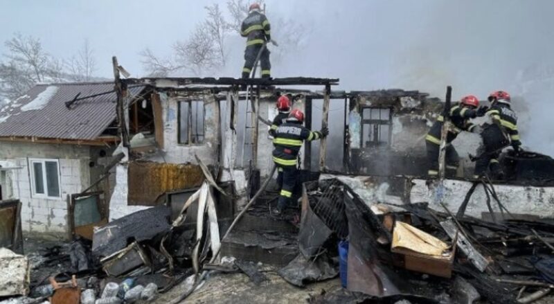 Incendiu la o casă din Poiana, intervenție rapidă a pompierilor Un incendiu de proporții a izbucnit ieri, în jurul orei 14:07, la o locuință din localitatea Poiana, iar intervenția rapidă a echipajelor de pompieri a împiedicat extinderea acestuia.