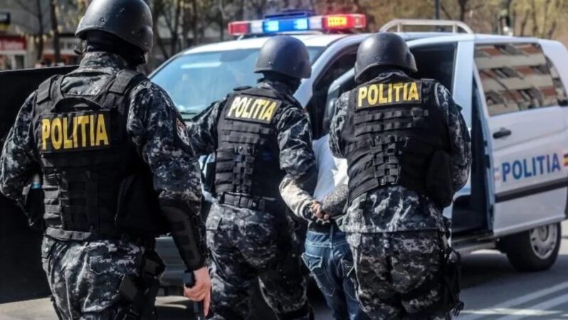 Polițiștii din cadrul Secției nr. 5 Poliție Rurală Voinești au reținut un tânăr de 23 de ani din comuna Bucșani, bănuit de comiterea infracțiunii de furt calificat.