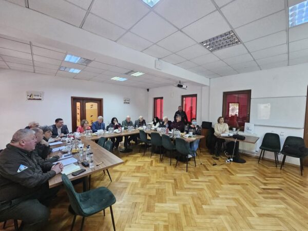 Județul Dâmbovița poate deveni destinația de iarnă a Europei prin realizarea domeniul schiabil Cocora Județul Dâmbovița se pregătește să devină un magnet pentru iubitorii sporturilor de iarnă, odată cu lansarea proiectului „Cocora”,