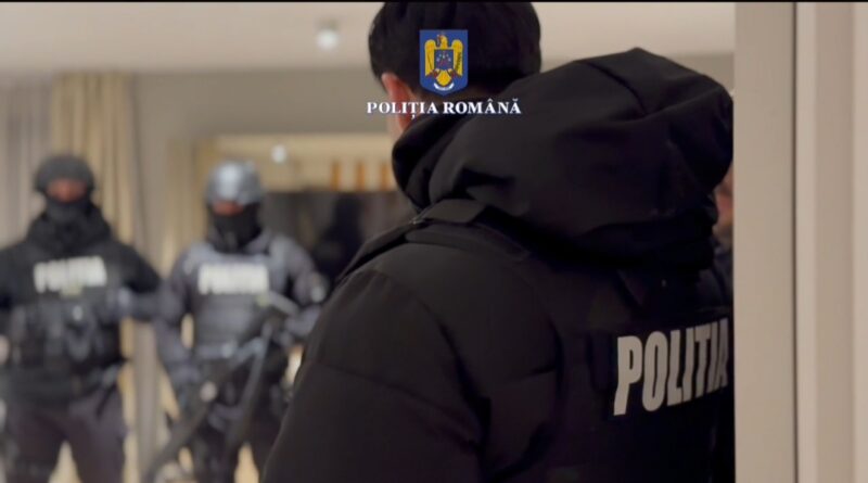 Percheziții la cămătari în Târgoviște: Poliția destructurează o rețea de șantaj și împrumuturi ilegale Ieri, 13 februarie, polițiștii din Târgoviște au desfășurat o acțiune de amploare, punând în aplicare patru mandate de percheziție domiciliară în municipiu, vizând patru persoane suspectate de camătă și șantaj.