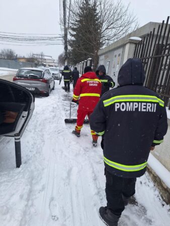 Atenție la pericolele iernii: Cum să ne protejăm în condiții meteo extreme Iarna aduce cu ea nu doar peisaje spectaculoase, dar și riscuri majore pentru siguranța noastră. Ninsoarea abundentă și temperaturile scăzute din ultimele zile