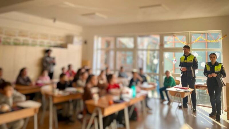 Ziua Internațională a Siguranței pe Internet – Poliția Dâmbovița educă tinerii pentru un internet mai sigur Cu ocazia Zilei Internaționale a Siguranței pe Internet , polițiștii din cadrul Compartimentului de Analiză și Prevenire a Criminalității din Dâmbovița