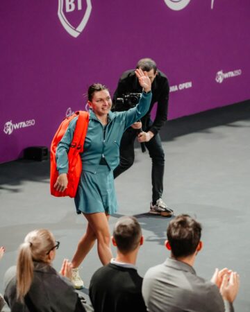 Simona Halep încheie o carieră legendară în tenis: O eră se încheie, dar moștenirea rămâne! De ieri, tenisul mondial își pierde o campioană pe teren, dar câștigă o legendă ce va dăinui pentru totdeauna. Simona Halep