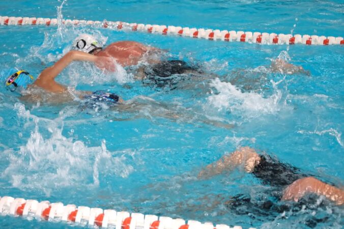 Târgoviște devine capitala pregătirii pentru înotul de performanță La Complexul Turistic de Natație, un grup de sportivi de elită urmează un cantonament intensiv, având în componență doi campioni naționali – Gavril Sofia și Ioan Cîrcota