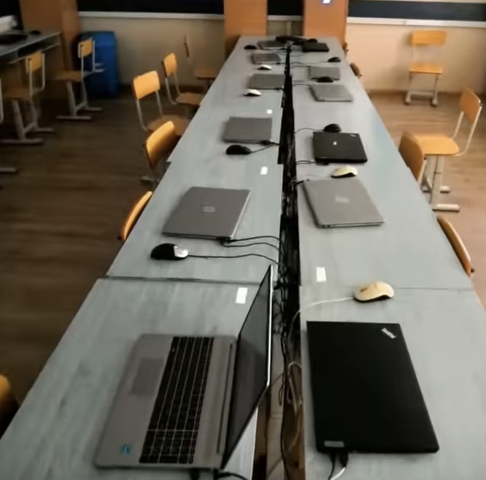 Într-un pas decisiv pentru dezvoltarea educației locale, Primăria Târgoviște a realizat o investiție semnificativă în infrastructura școlară, dotând Liceul Tehnologic de Transporturi Auto cu echipamente moderne, în valoare de peste 1,7 milioane de lei