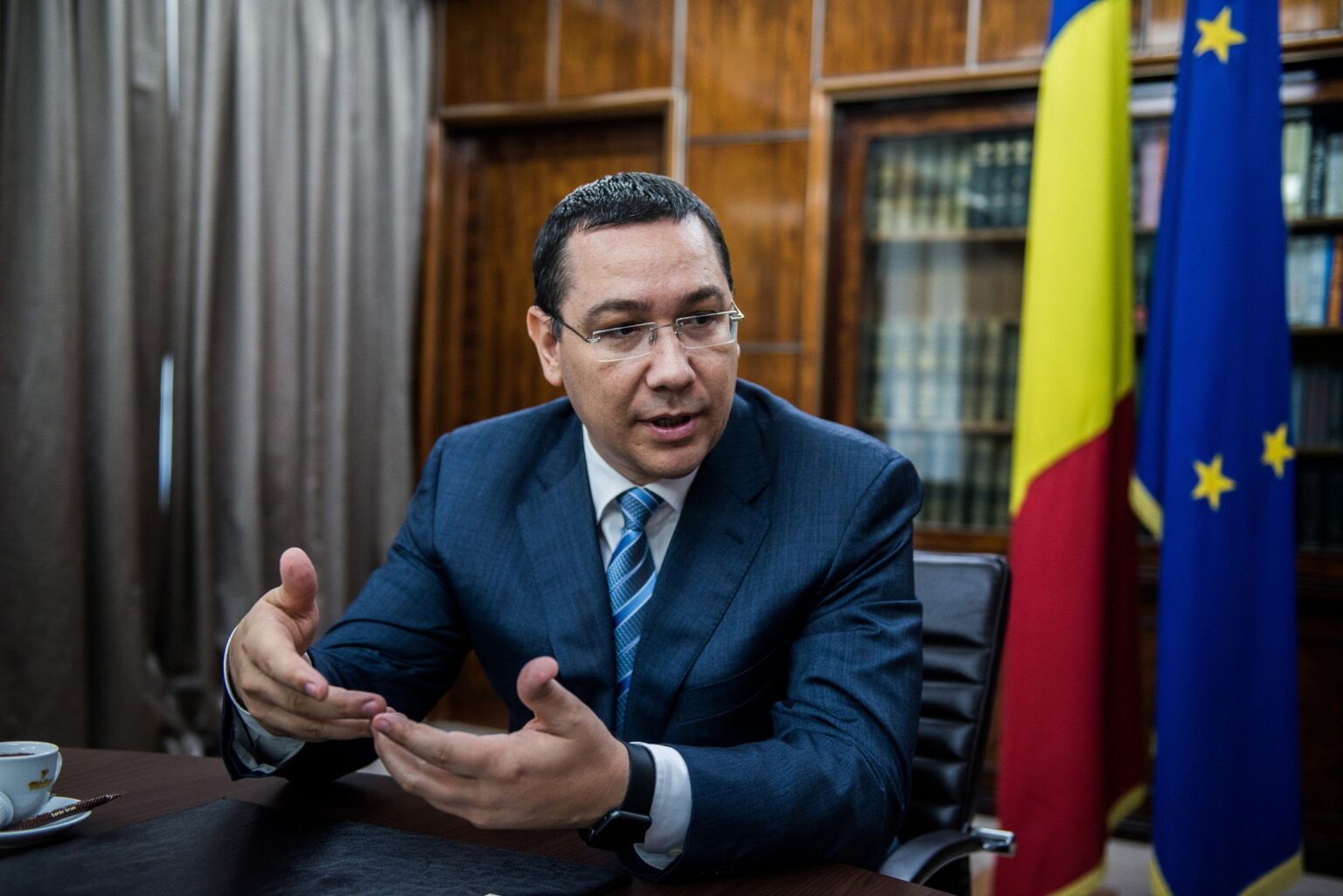 Deputatul PSD Dâmbovița, Victor Ponta: Iohannis a fost aruncat peste bord, dar barca se scufundă în continuare Deputatul PSD Dâmbovița, Victor Ponta, a lansat un atac dur la adresa președintelui Klaus Iohannis și a celor care l-au susținut în ascensiunea sa politică.
