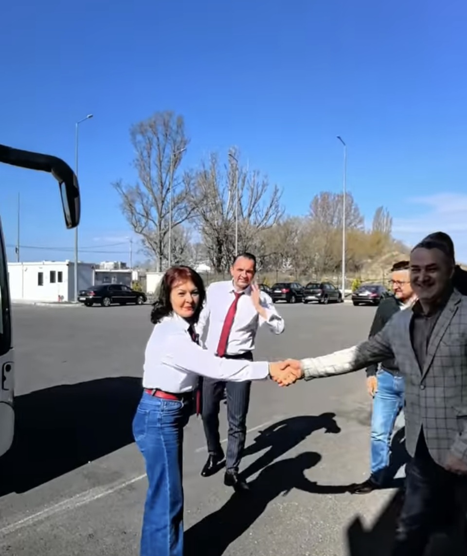 Într-o eră în care schimbările sunt la ordinea zilei, uneori este nevoie doar de un pas curajos pentru a sparge barierele impuse de convențiile sociale