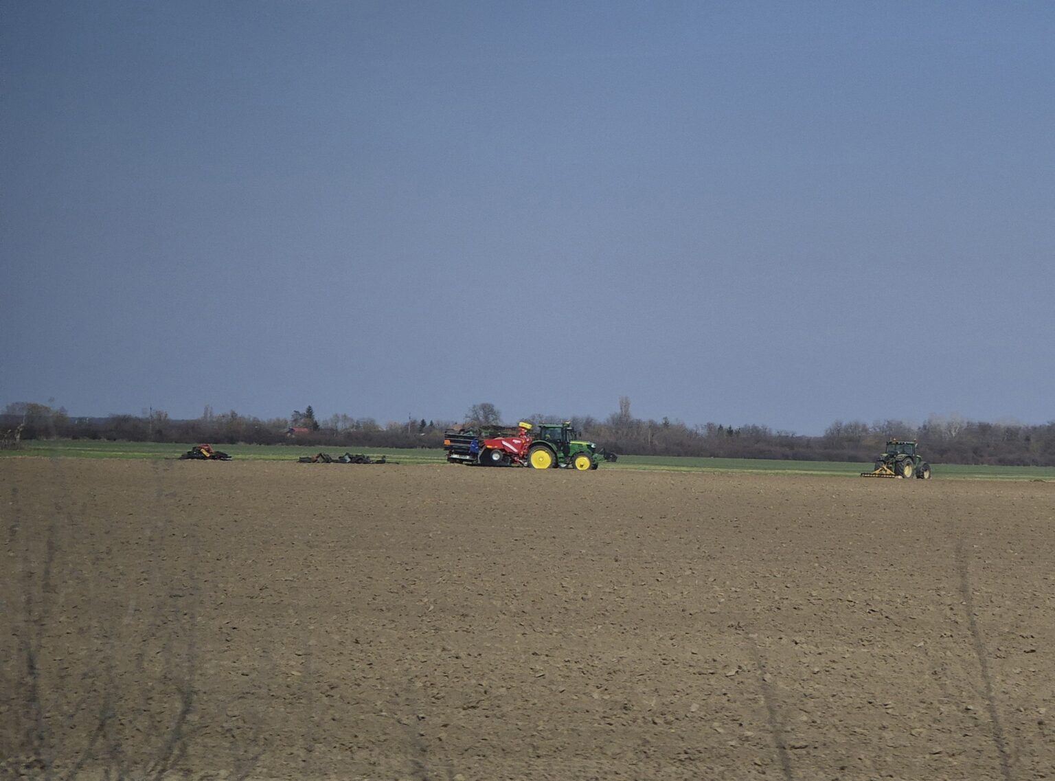 APIA anunță o primă etapă de succes în Campania de depunere a cererilor de plată pentru anul 2025. Până la data de 7 martie, fermierii din întreaga țară au depus 18.658 cereri, pentru o suprafață totală de 43.250 hectare, demonstrând un interes crescut pentru măsurile de sprijin disponibile în cadrul campaniei.