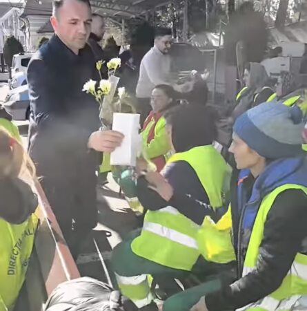 Primarul Daniel Cristian Stan le-a mulțumit ieri, doamnelor care, prin munca lor zilnică, contribuie la menținerea unui oraș curat și plin de viață.