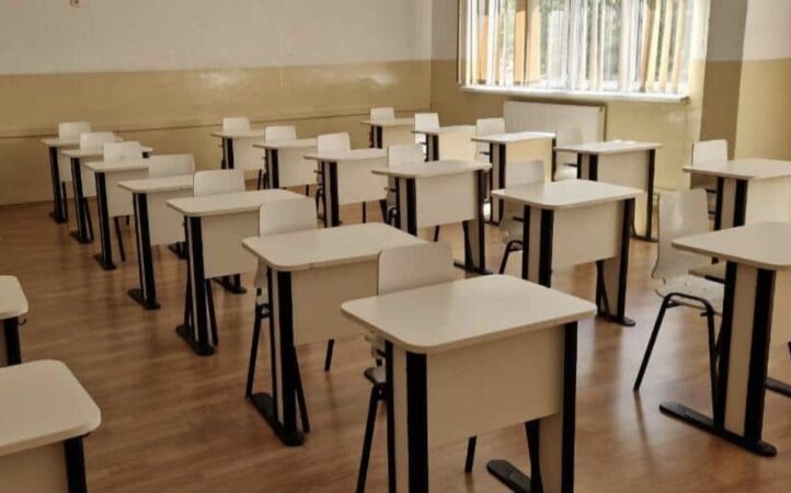 4.292 de elevi din Dâmbovița încep astăzi simularea Evaluării Naționale 2025 Astăzi, 17 martie 2025, elevii din județul Dâmbovița au început simularea Evaluării Naționale pentru clasa a VIII-a, un pas important în pregătirea pentru examenul final