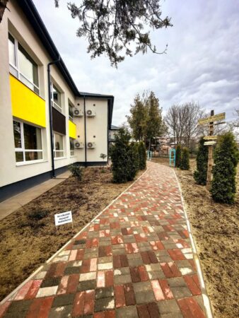 Târgoviște investește masiv în Educație: Grădinița cu Program Prelungit Nr. 2 a fost transformată radical Primarul municipiului Târgoviște, Daniel Cristian Stan, continuă să aducă schimbări pozitive în educația locală, iar un exemplu remarcabil este transformarea Grădiniței