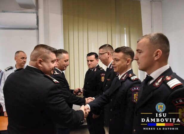 Avansări în grad la ISU Dâmbovița, cu ocazia Zilei Protecției Civile Pe 28 februarie 2025, cu ocazia Zilei Protecției Civile din România, Inspectoratul pentru Situații de Urgență „Basarab I” al județului Dâmbovița a celebrat excelența și dedicarea celor care își riscă viața pentru a salva pe alții.