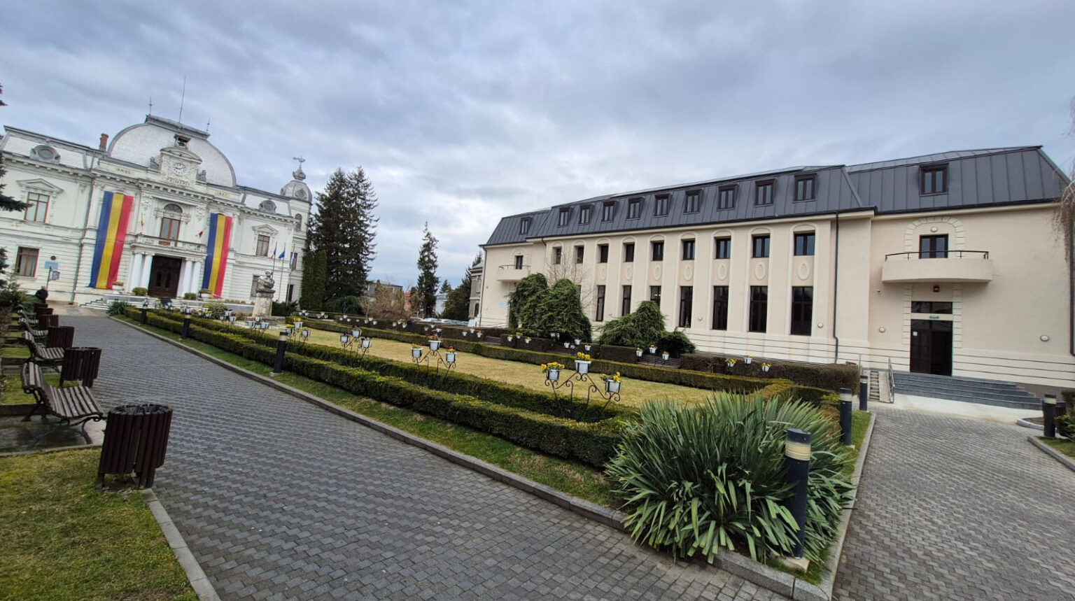 Primăria Târgoviște a finalizat renovarea energetică a Corpului „B” al instituției Primarul Daniel Cristian Stan a anunțat finalizarea lucrărilor de renovare energetică a Corpului „B” al Primăriei Municipiului Târgoviște.