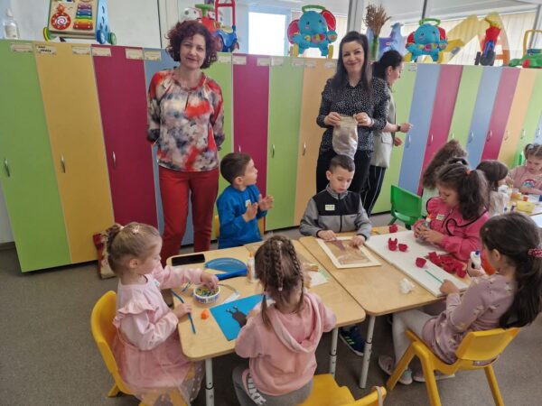 Parteneriat educațional pentru mediu: Direcția Silvică Dâmbovița a susținut Concursul ECO Junior Grădinița „Alexandrina Simionescu Ghica” din Târgoviște a găzduit cu succes prima ediție a concursului județean „ECO Junior”