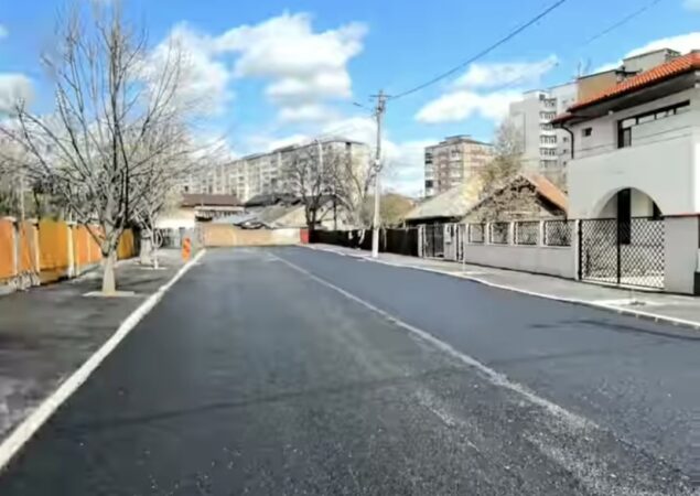 Strada I.L. Caragiale din Târgoviște aproape finalizată: Îmbunătățiri semnificative pentru locuitori și trafic Primarul municipiului Târgoviște, Daniel Cristian Stan, a anunțat că lucrările de reabilitare a străzii I.L. Caragiale se apropie de final și că aceasta a suferit o transformare completă