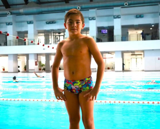  Talentul se unește cu muncă asiduă! Sașa Dincă, un înotător în vârstă de doar 10 ani, a strălucit la etapa regională a Campionatului Național de Copii, desfășurată recent la Izvorani. 