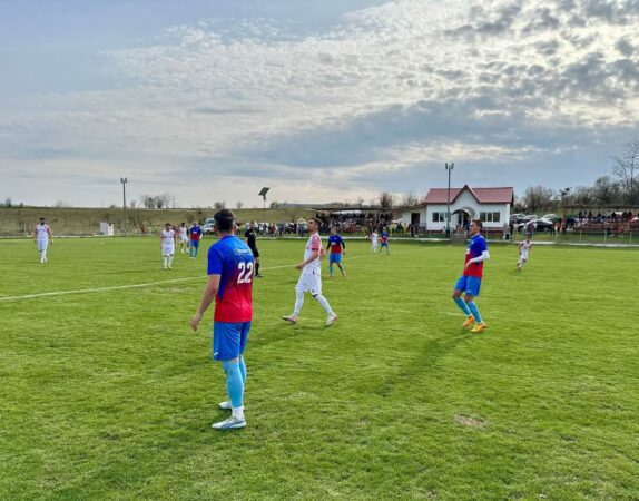 Viitorul Voinești pe locul 3 după un meci intes în deplasare Viitorul Voinești a demonstrat o determinare deosebită sâmbătă seară, chiar dacă a pierdut în deplasare cu scorul de 2-1 în fața celor de la CS Libertatea Urziceanca 1990. Echipa voineșteană a luptat din greu și a arătat momente de mare inspirație,