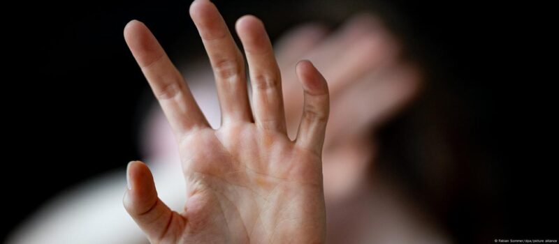 Victimele violenței domestice și ale traficului de persoane, sprijinite prin noi măsuri legislative Camera Deputaților a adoptat zilele trecute un proiect de lege care vizează sprijinirea victimelor violenței domestice și ale traficului de persoane,