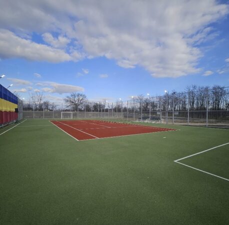 Noua bază sportivă din Dărmănești, realizată prin PJDL, cu sprijinul Consiliul Județean Dâmbovița Corneliu Ștefan, președintele Consiliului Județean Dâmbovița, a inaugurat noua bază sportivă din Dărmănești, un proiect realizat prin Programul Județean de Dezvoltare Locală (PJDL), cu o valoare de peste 1.470.000 lei. Acest proiect este rezultatul unei colaborări între Consiliul Județean Dâmbovița și Primăria Dărmănești și are ca scop îmbunătățirea condițiilor pentru practicarea sportului în județ.