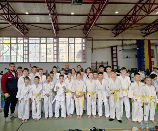 Sportivii de la Clubul Sportiv Școlar Târgoviște, performanțe deosebite la „Cupa Râmnicului” la Judo Sportivii de la Clubul Sportiv Școlar Târgoviște au obținut rezultate remarcabile la competiția de judo „Cupa Râmnicului”, desfășurată la Râmnicu Vâlcea