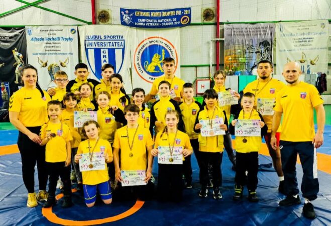 Sportivii de la Clubul Sportiv Școlar Târgoviște au stralucit la Turneul Internațional „Memorialul Antrenorilor Craioveni” Echipa de luptători a Clubului Sportiv Școlar Târgoviște a obținut rezultate remarcabile la Turneul Internațional „Memorialul Antrenorilor Craioveni”