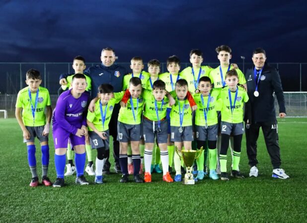 Petrești, performanță remarcabilă la Cupa Satelor, vicecampioană județeană Petrești continuă să scrie istorie în fotbalul județean! Echipa locală, antrenată de Alin Ilie, a reușit să ajungă pentru a doua oară consecutiv în finala Cupei Satelor, obținând un meritat titlu de vicecampioană județeană.