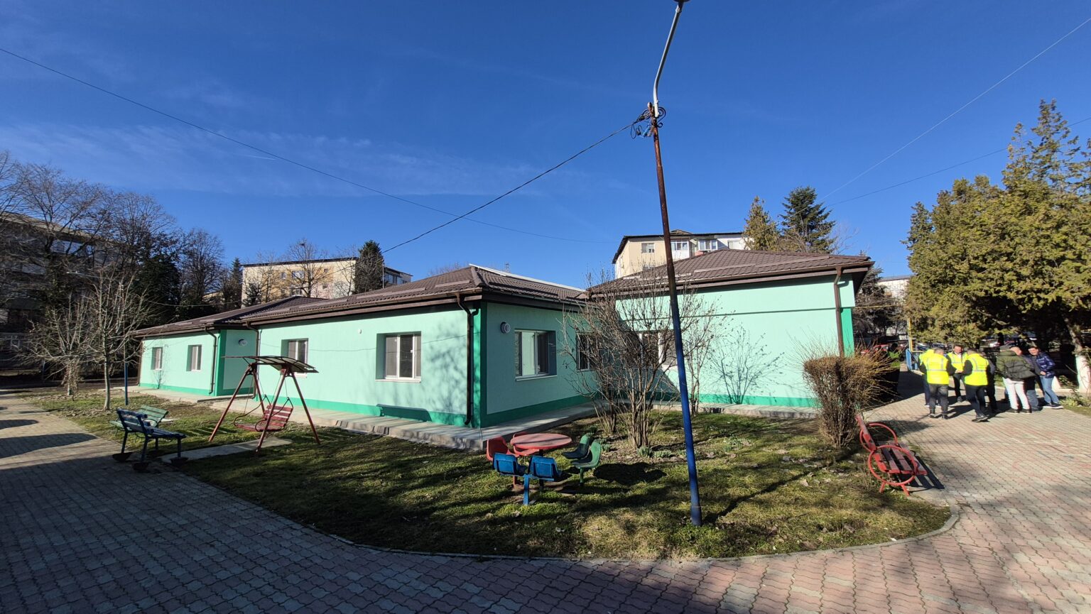 Investiții semnificative în educația din Târgoviște: Proiect de renovare energetică în derulare la Grădinița Nr. 3 Primarul municipiului Târgoviște, Daniel Cristian Stan, a anunțat progrese notabile în proiectele de renovare energetică care vizează instituțiile de învățământ din oraș.