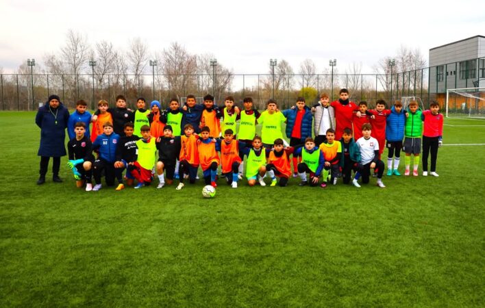 Selecție de top pentru juniorii U13 din Dâmbovița: Oportunitate pentru viitorul fotbalului județean Într-o atmosferă de entuziasm și competiție sănătoasă, Cosmin Toboșaru a coordonat recent o acțiune de selecție pentru categoria U13