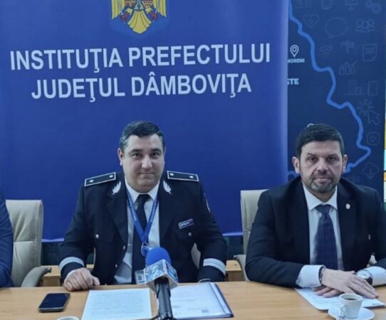 Serviciul Permise și Înmatriculări Dâmbovița își îmbunătățește programul de lucru cu publicul prin proceduri mai rapide În cadrul unei conferințe de presă la Prefectura Dâmbovița, au fost prezentate rezultatele Serviciului Public Comunitar Regim Permise de Conducere și Înmatriculare a Vehiculelor Dâmbovița pentru anul 2024. Activitatea acestuia a înregistrat progrese semnificative, oferind un serviciu mai eficient și rapid cetățenilor.