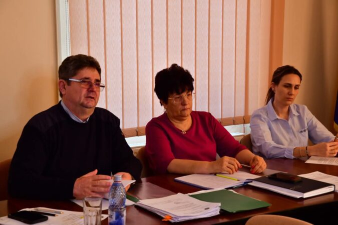 Proiecte majore pentru dezvoltarea orașului Răcari: Investiții în sport, cultură și infrastructură Consiliul Local Răcari a organizat o ședință extraordinară cu scopul de a aproba patru proiecte esențiale pentru dezvoltarea comunității. Printre subiectele importante aflate pe ordinea de zi s-au numărat investiții în infrastructură, sport și cultură, care vor transforma fața orașului și satelor învecinate.