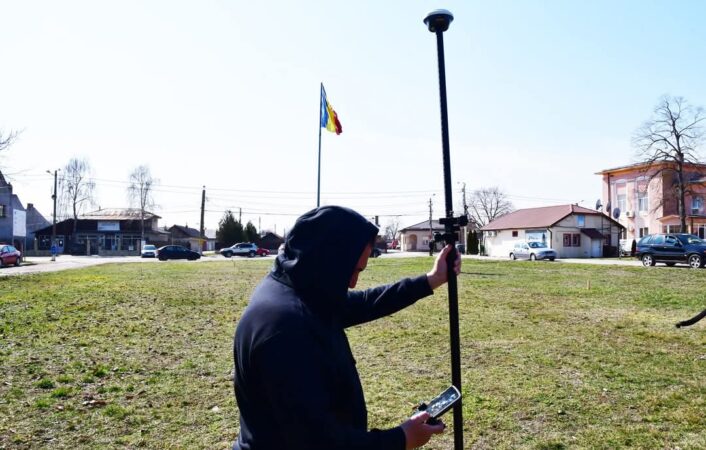 Au început lucrărilor pentru Parcul Eroilor în orașul Răcari Primarul Marius Caraveteanu a făcut un anunț important pentru comunitatea din Răcari: începerea lucrărilor pentru amenajarea Parcului Eroilor, un proiect ce va transforma zona într-un loc modern și plăcut pentru locuitori.