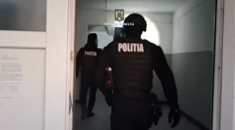 Percheziții în Dâmbovița: Evaziune fiscală de 11 milioane de lei în domeniul construcțiilor În dimineața zilei de 20 martie 2025, polițiștii Serviciului de Investigare a Criminalității Economice, sub coordonarea Parchetului de pe lângă Tribunalul Dâmbovița, au efectuat 5 percheziții în județul Dâmbovița, într-un dosar de evaziune fiscală.