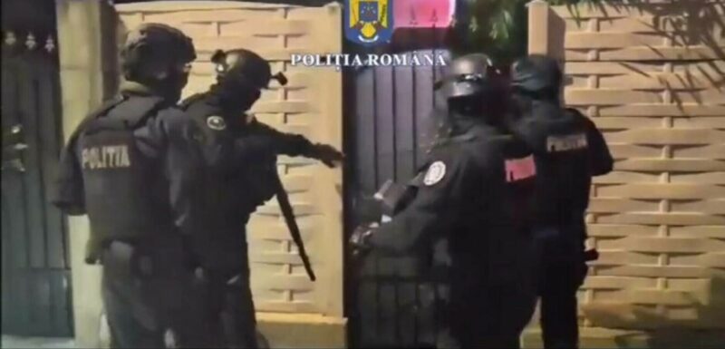 Polițiștii de la Serviciul Arme, Explozivi și Substanțe Periculoase din cadrul Inspectoratului de Poliție Județean Dâmbovița au desfășurat o acțiune majoră în comuna Voinești,